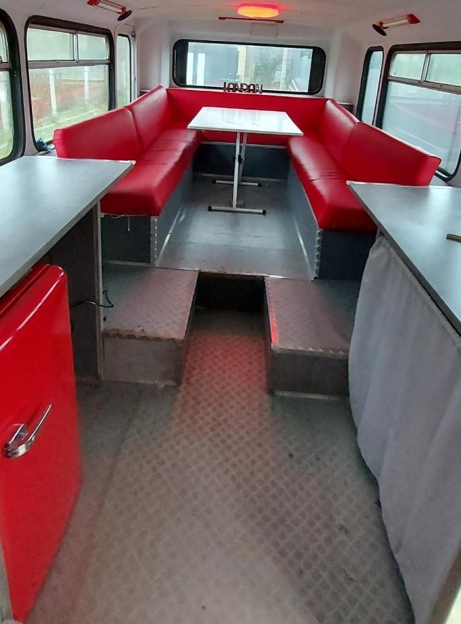 Insolite Bus Anglais Le Buckinghambus Saint-Philbert-sur-Risle Zewnętrze zdjęcie
